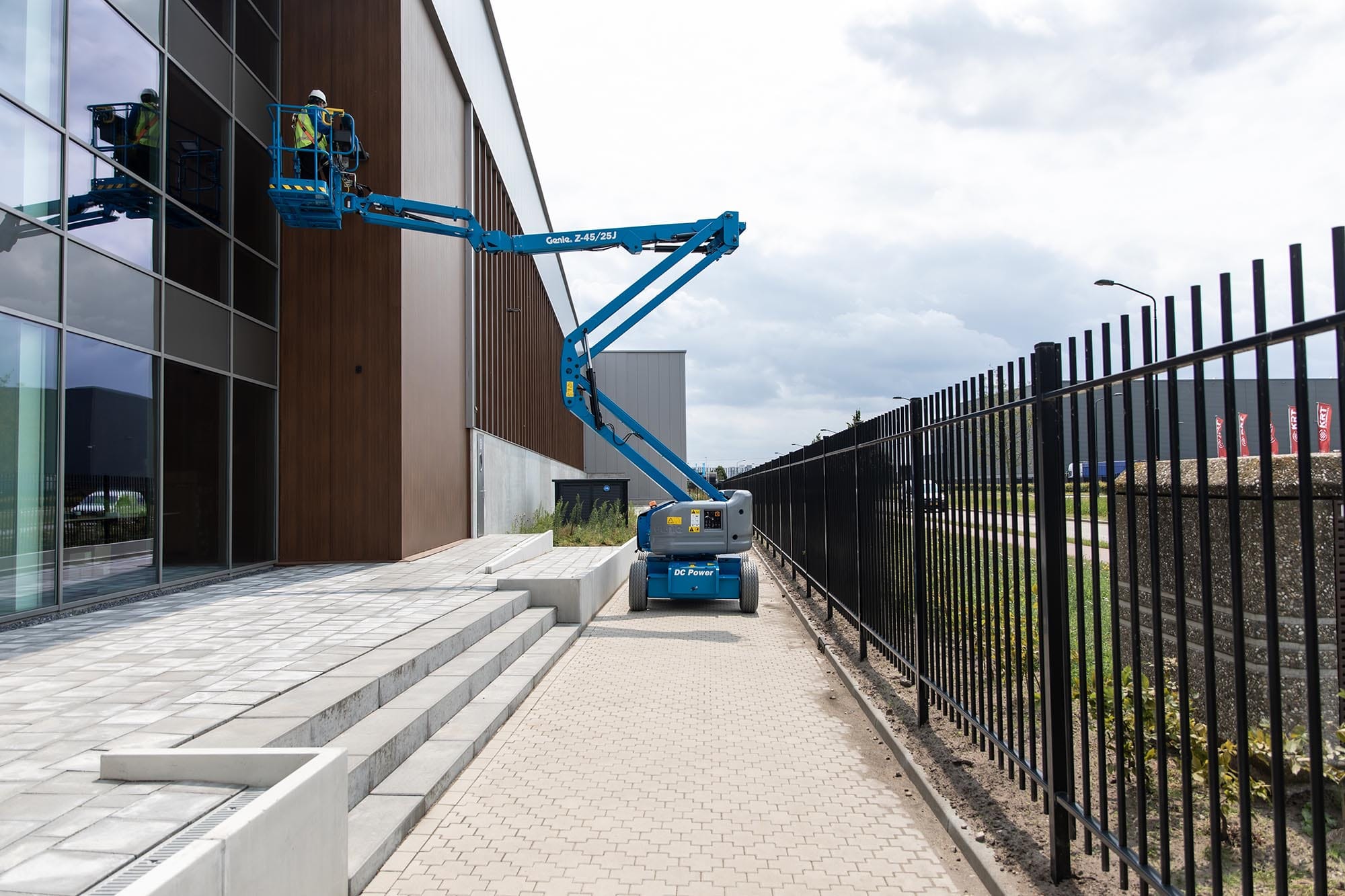 Plataforma articulada Genie Z 4525J DC PROGALVATI 275x250